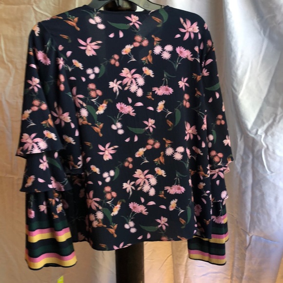 Gianni Bini Tammy Tiered sleeve Blouse, size small - Picture 2 of 3